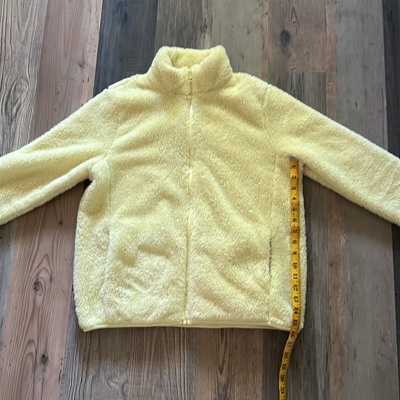 Uniqlo Fuzzy Banana Yellow Short Teddy Jacket Size: Large (L) - Picture 6 of 15